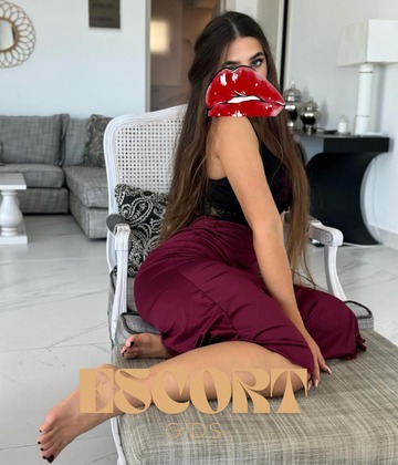 Mecidiyeköy Travesti Alara İle Uyandığım O Ters Sabah