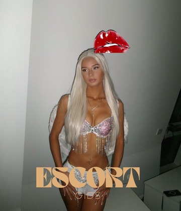 Beşiktaş Evi Olan Çılgın Travesti Simay