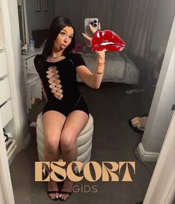 Avrupa Yakası Genç Travesti Lorin